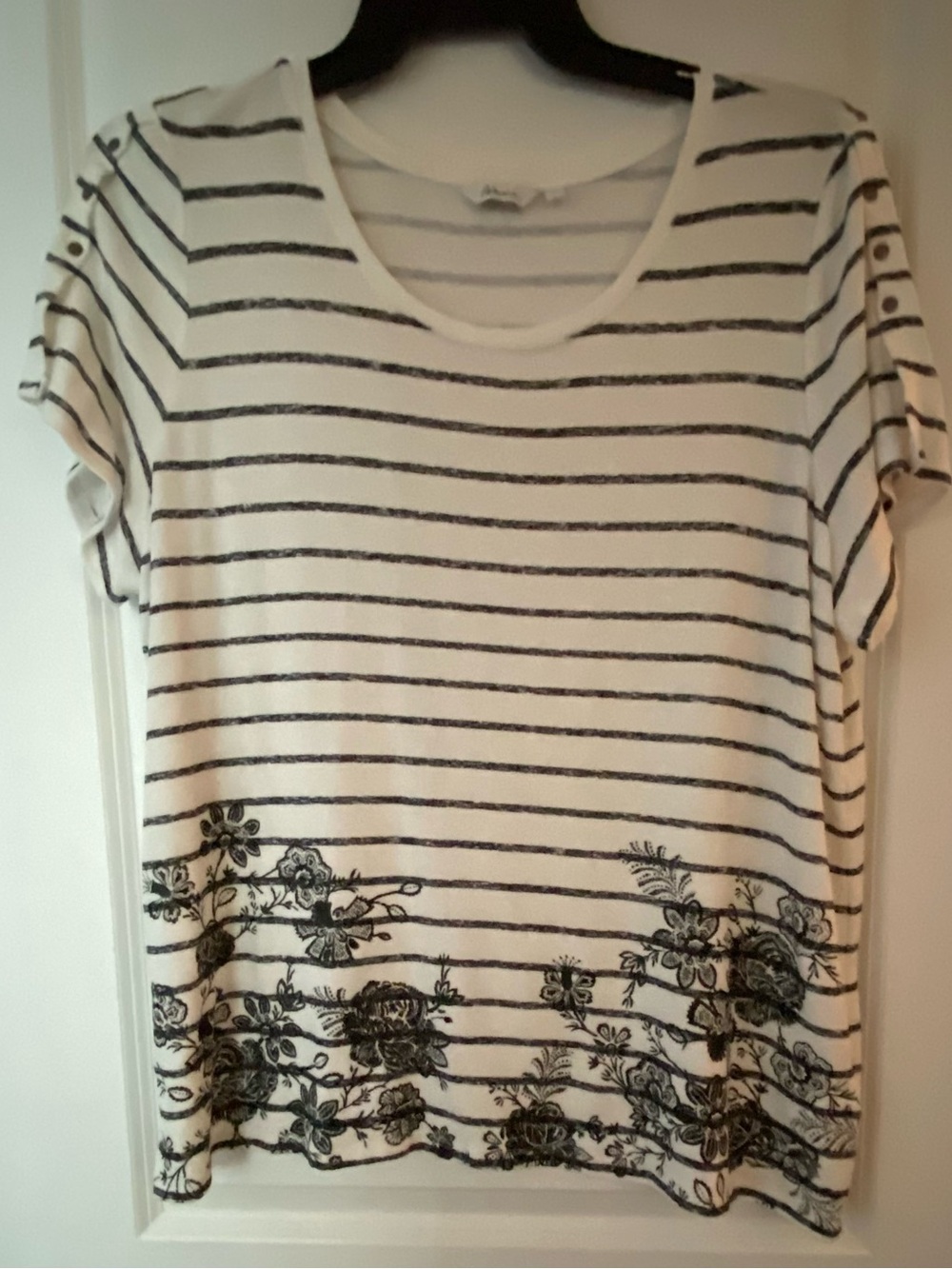Reitman’s Women’s White and Black Striped Floral Hem Tee